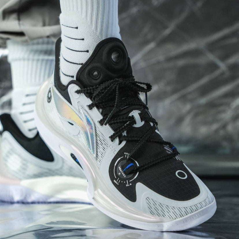 Li-Ning Sonic 11