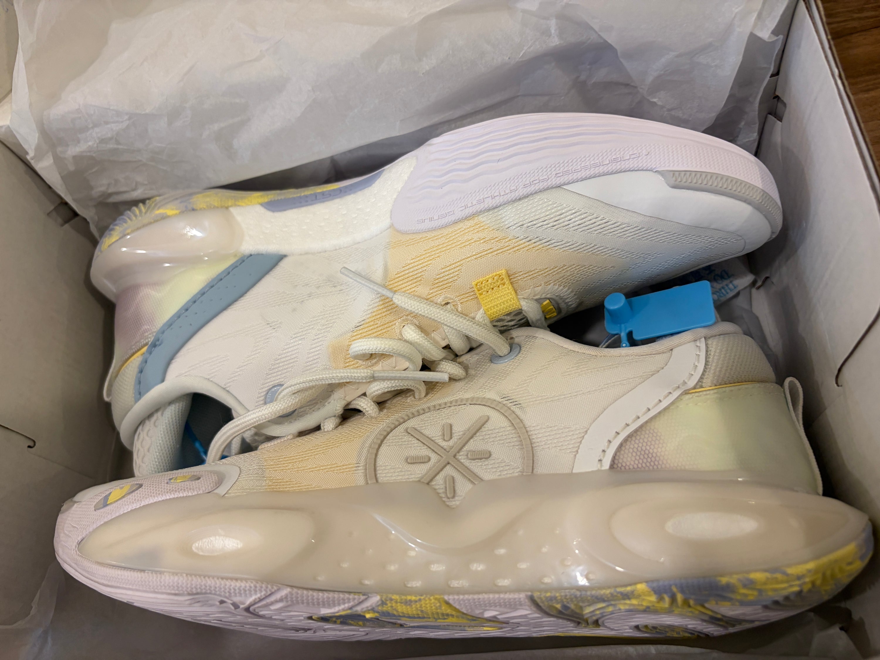 【即納品】Li-Ning Wade Allcity 12 "aurora"  25.5cm/US8 ※現品限り